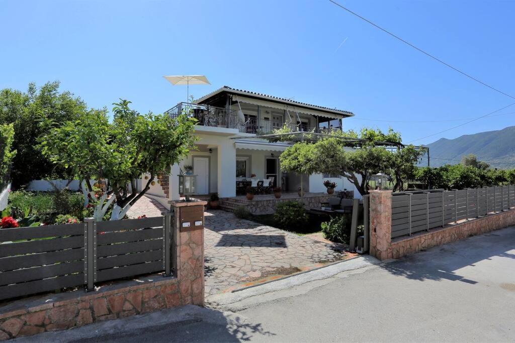 "Elegant & Quiet House" Apartman Igumeníca Kültér fotó